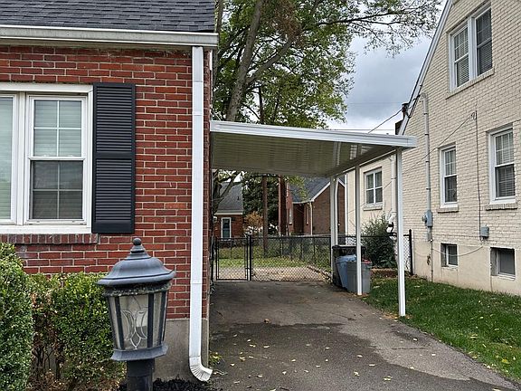 3rd image of 3012 Dartmouth Ave