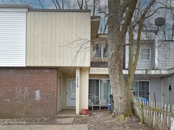 2054 Berkshire Cir Unit B, Carpentersville, IL 60110