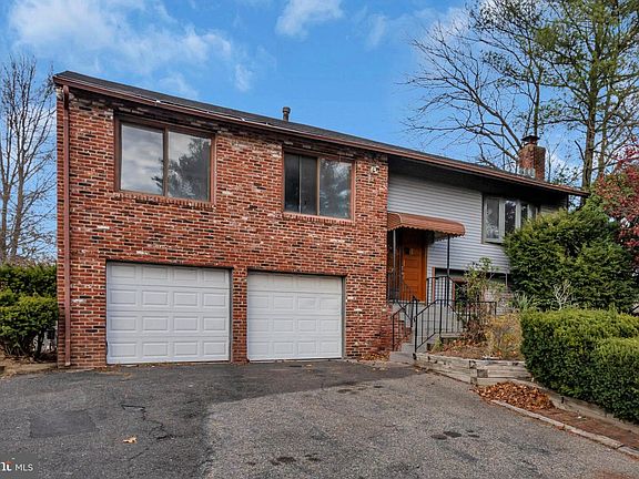2nd image of 22 Pershing Ln