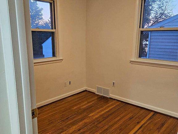 3rd image of 419 Lexington Ave