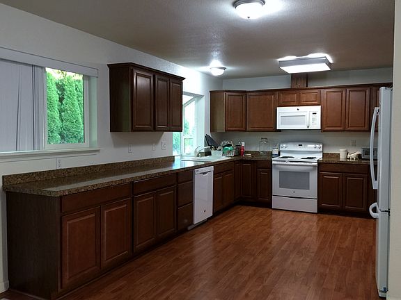 3rd image of 8913 19th Ave E