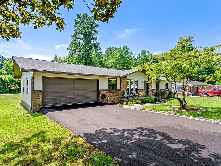 105 Meadowlark Dr — Photo 3