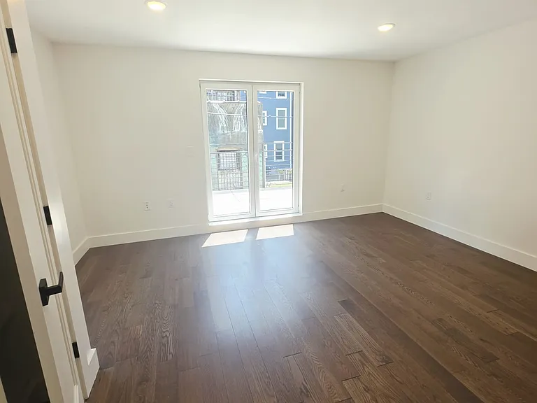 195 Bay St #1A — Photo 4