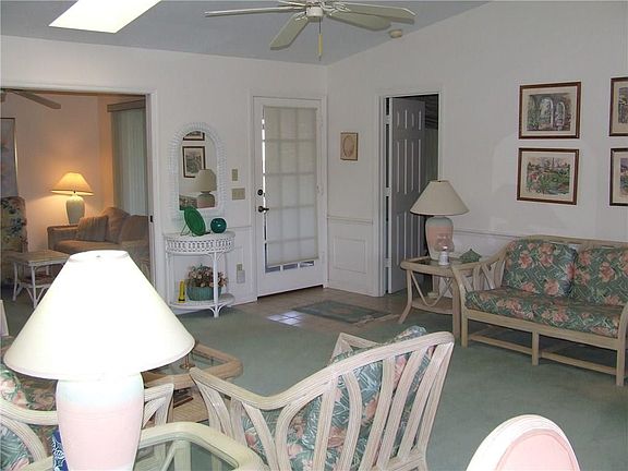 2nd image of 646 Centre Ct SW Unit 15-A