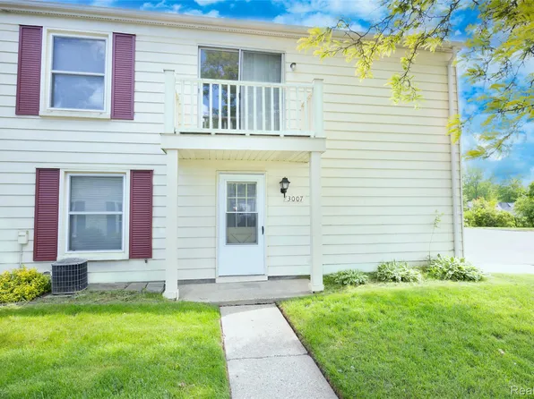 3007 Maplewood Ct, Lake Orion, MI 48360