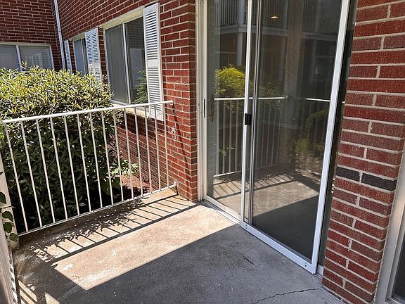 2nd image of 6 Bayberry Dr APT 1