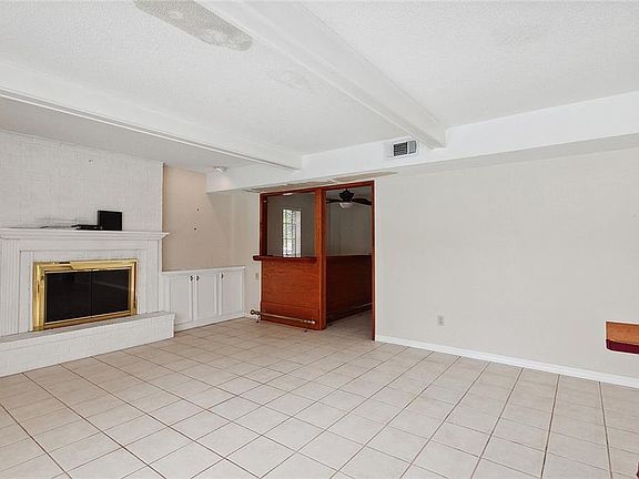 5th image of 3601 Pin Oak Ave