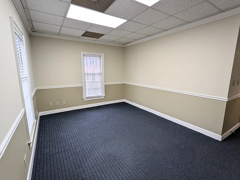 750 Hammond Dr #9 — Photo 2