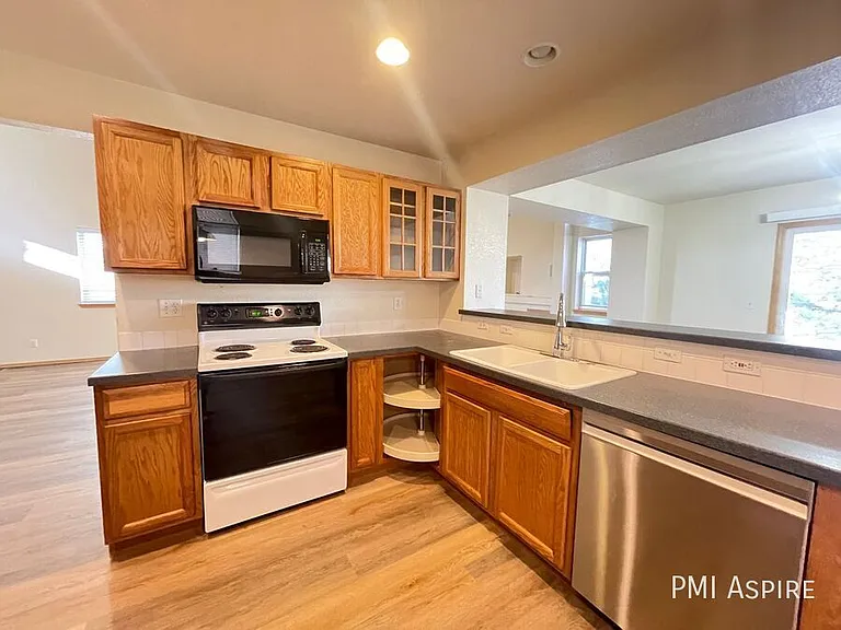 10501 Dresden St — Photo 8