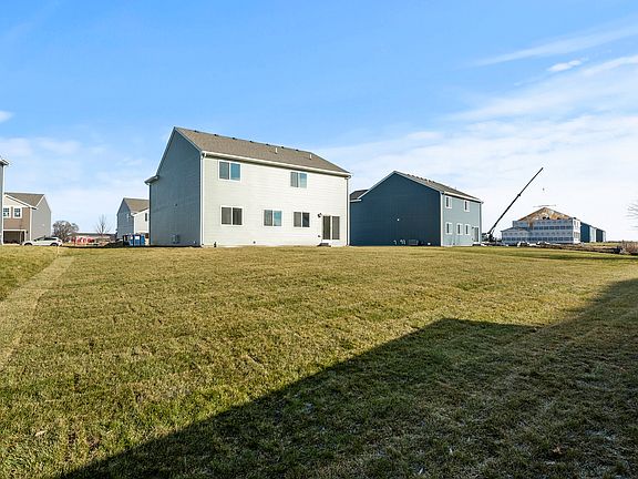5th image of 549 Colchester Dr