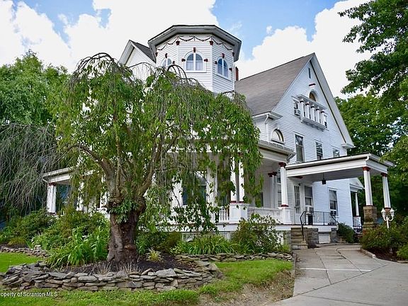 5th image of 118 York Ave