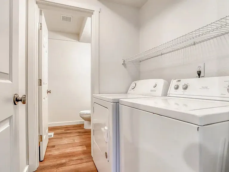 Roberts Court Townhomes — Photo 13