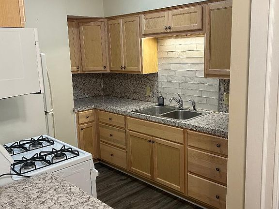 5th image of 423 Crescent St NE #1