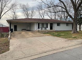 1013 Davidson St, West Plains, MO 65775