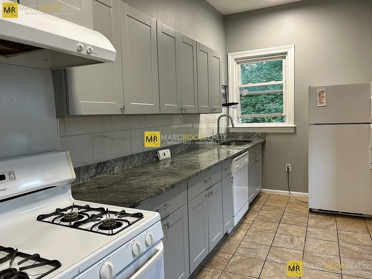 4 bed, $3,600 — Photo 2