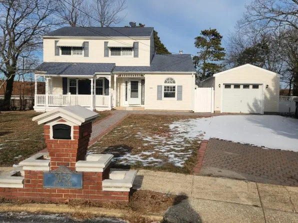 1052 Bell Ct, Toms River, NJ 08753