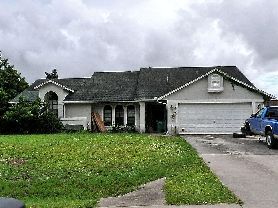 1st image of 386 SE Thornhill Dr