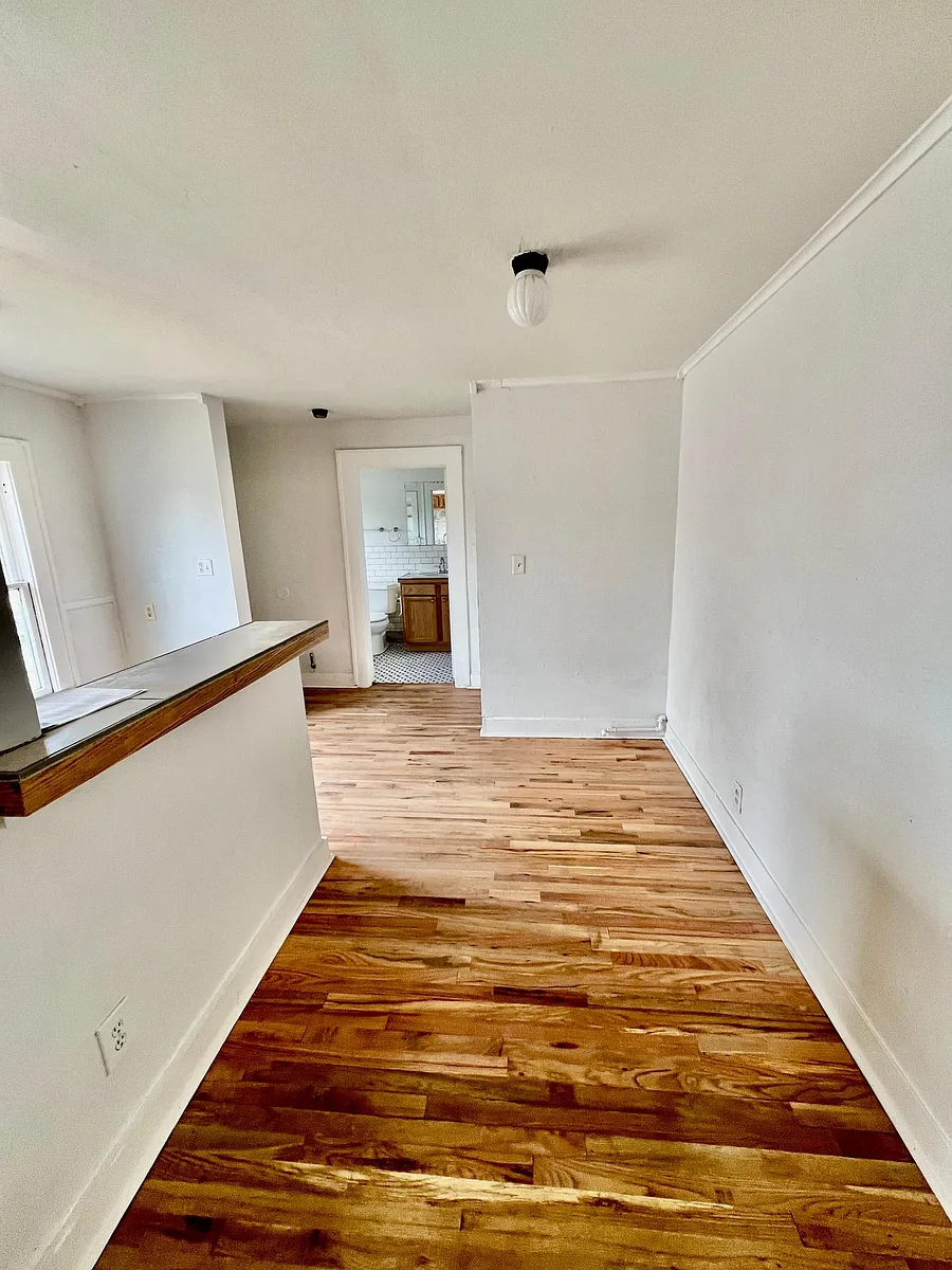 Building Photo - 1450 W Myrtle St #2