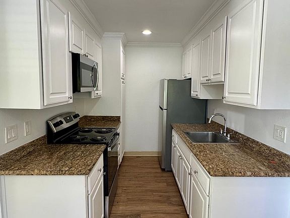 2nd image of 335 Enfrente Rd APT 4
