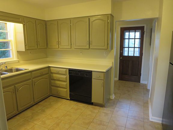 2nd image of 2602 Southview Dr