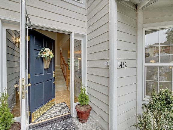 2nd image of 1432 223rd Pl NE