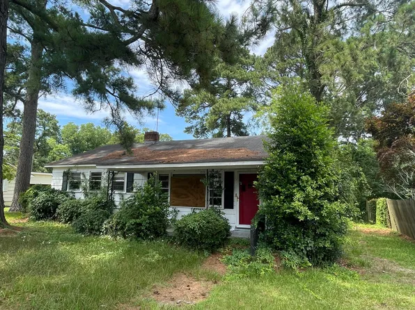 211 E Station Street, Mount Olive, NC 28365