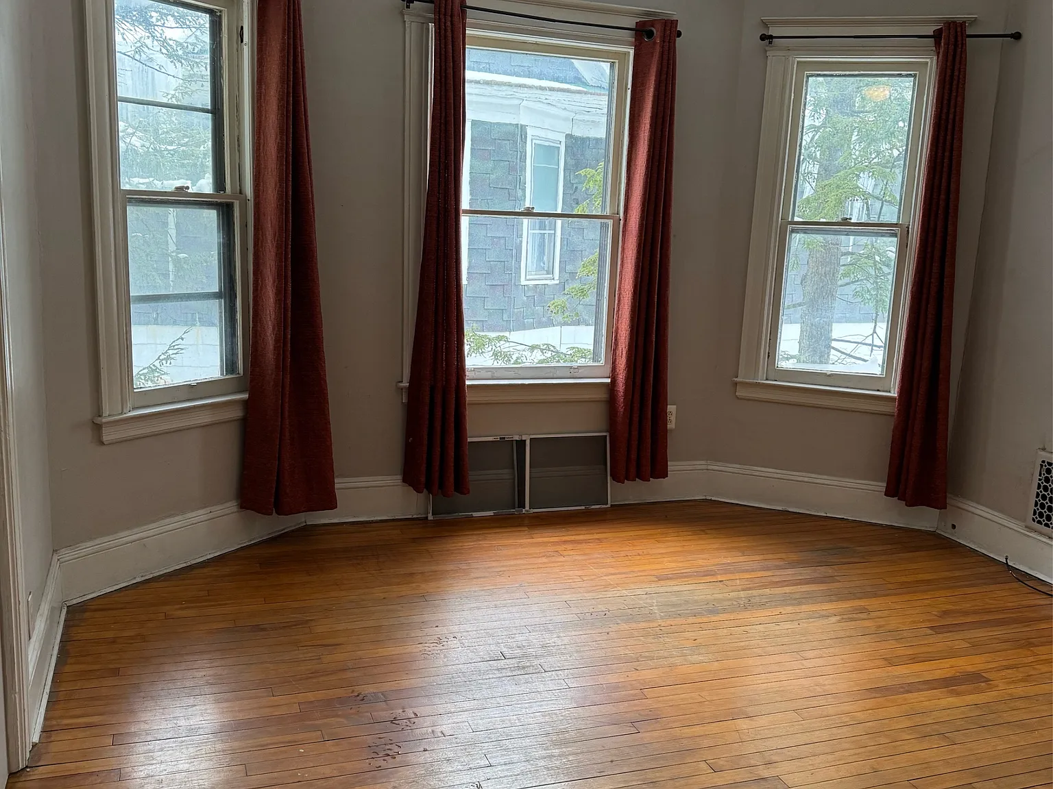 1639 Holland Avenue - 4 — Photo 2