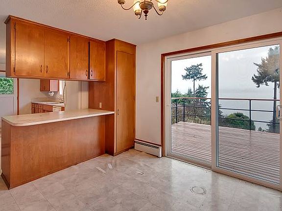 Upper Dinning & Kitchen