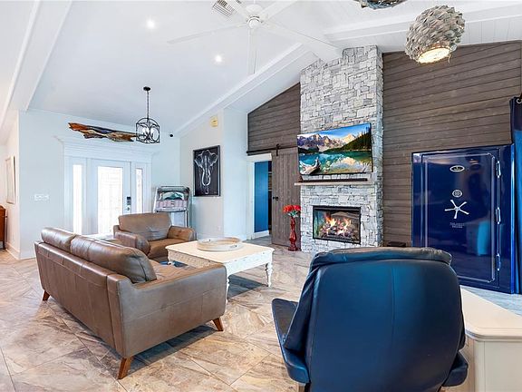 5th image of 16224 Cayman Ln