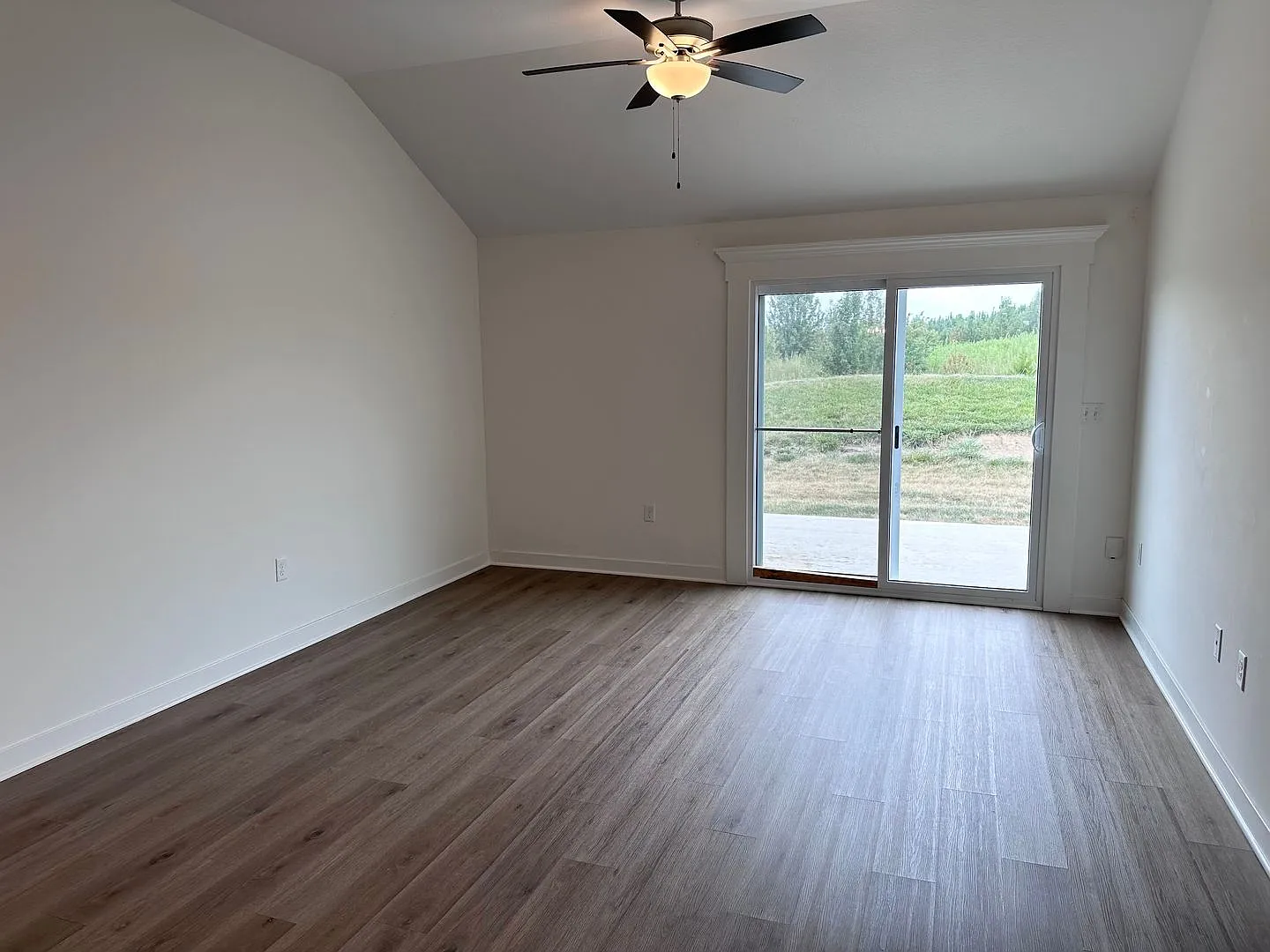 3 Bed | 2 Bath | 1 Car Garage Single Level Duplex in Kansas City w/ Move In Special (First Month ... — Photo 3