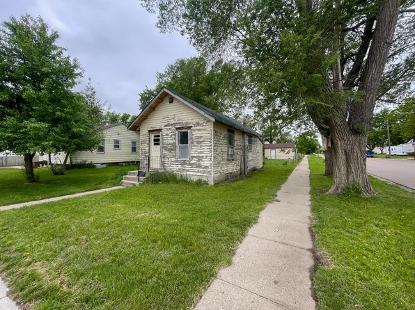 685 Wisconsin Ave NW, Huron, SD 57350