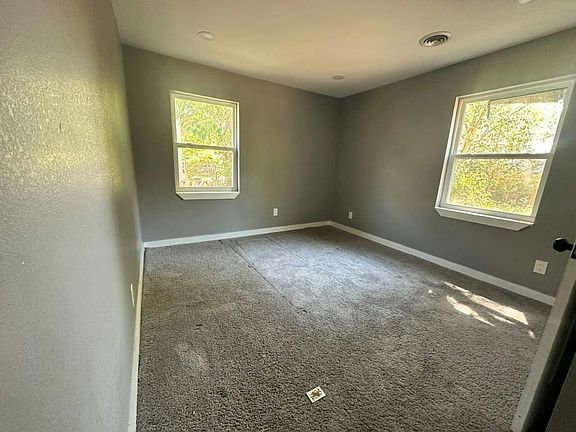 4th image of 2710 Roberts Cir