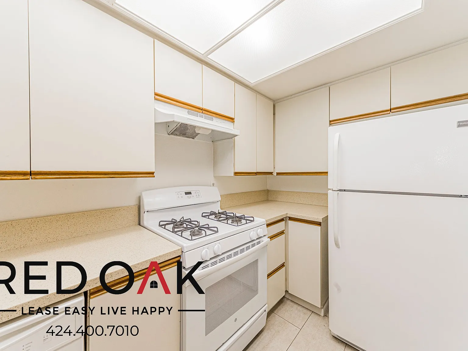 Spacious 2-Bed with Parking Included and Central AC ~ In Pico-Robertson! — Photo 4