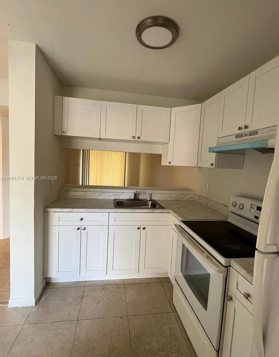 Lakeside At Tamarac Condo — Photo 2