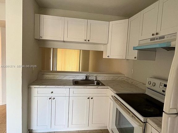 2nd image of 4178 Lakeside Dr #4178