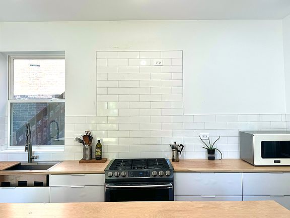 3rd image of 3325 6th Ave #1