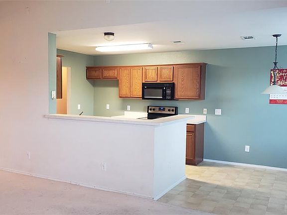 5th image of 204 Windy Knoll Ln