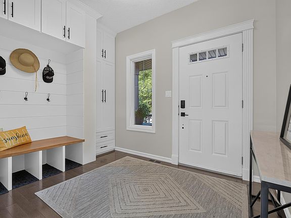 4th image of 424 Cascade Cres