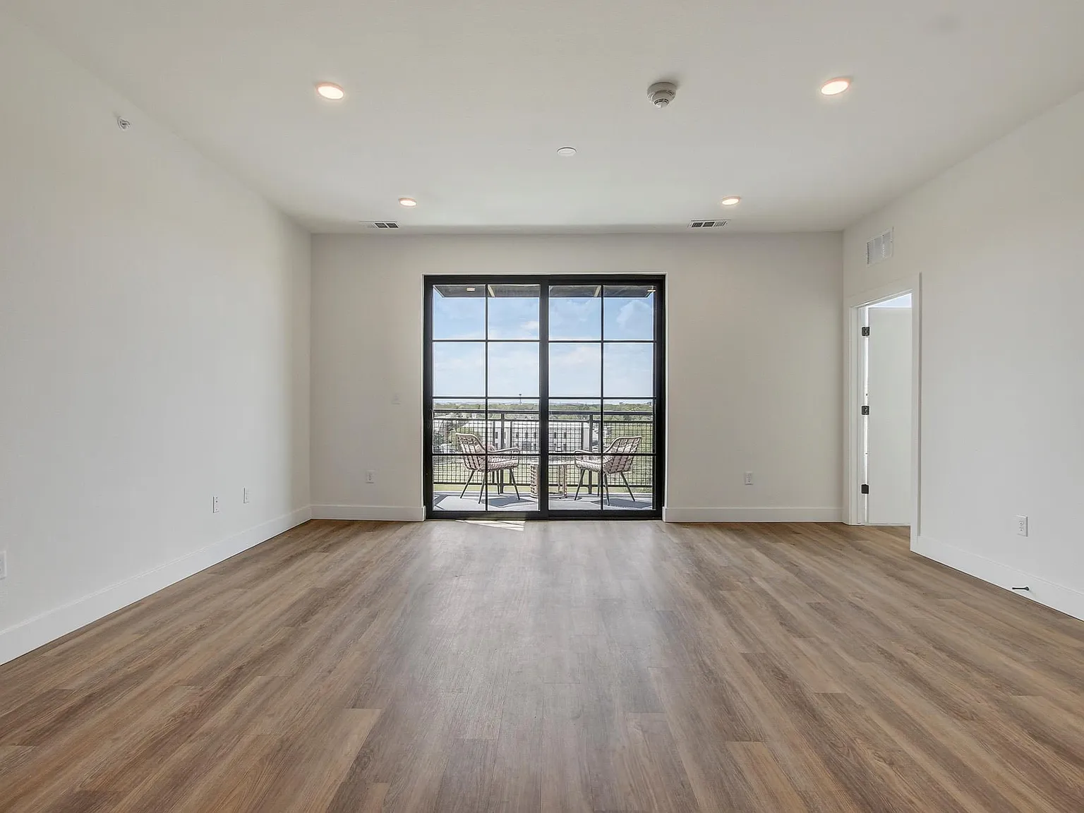 1 bed, 1.0 bath, 735 sqft, $1,785 — Photo 3