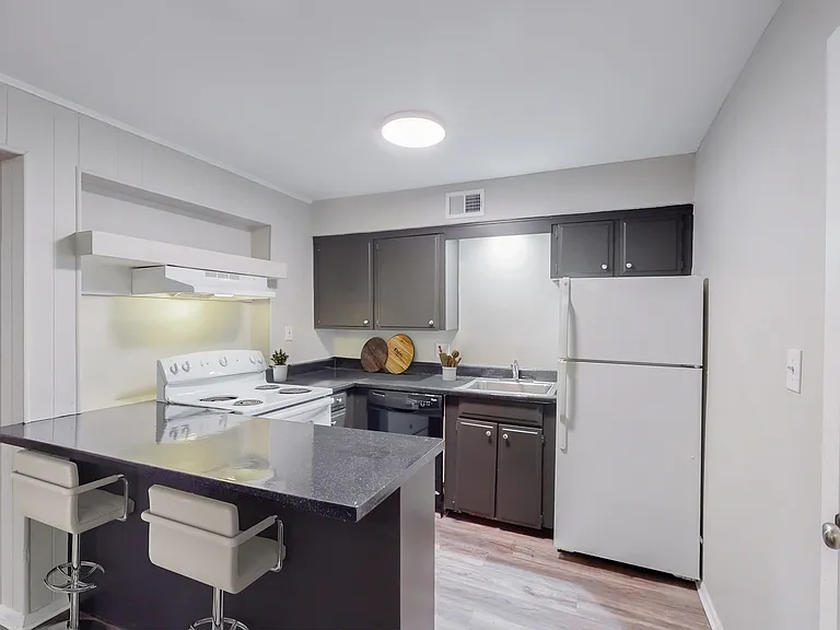 Windsong Apartments — Photo 13