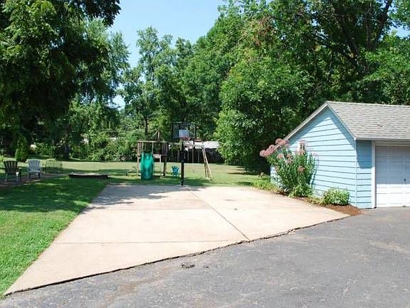 5th image of 529 E Essex Ave