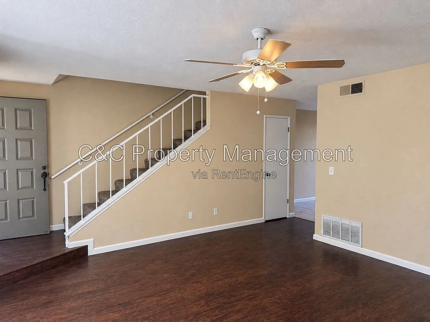 3 bed, 2.5 bath, 1374 sqft, $2,000 — Photo 2