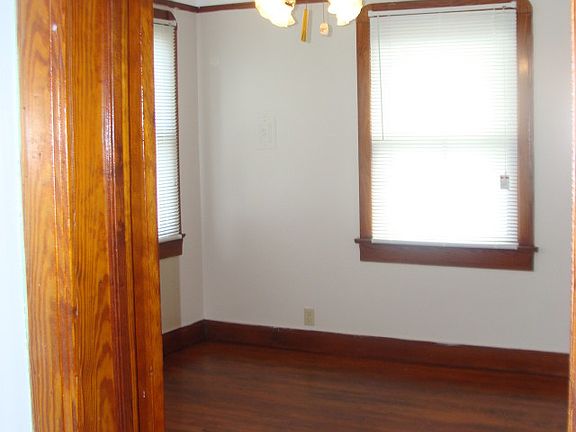 4th image of 826 Avenue A