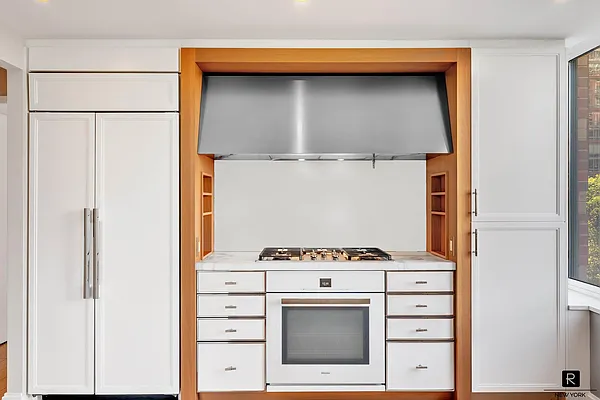 Sold by R New York | media 4