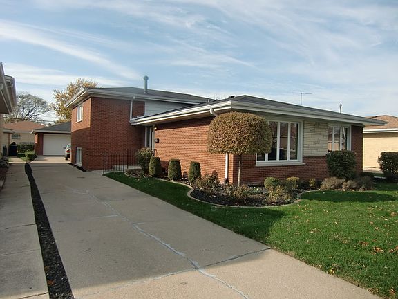 2nd image of 10136 S Komensky Ave