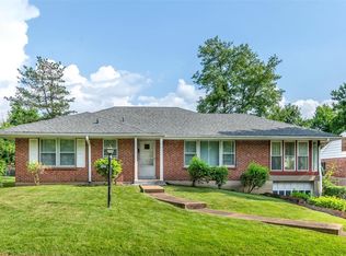 8104 Edinburgh Dr, Saint Louis, MO 63105