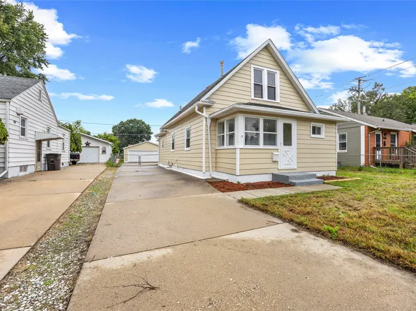 2905 E Walnut St, Des Moines, IA 50317