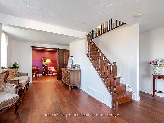 5th image of 735 5th Ave E