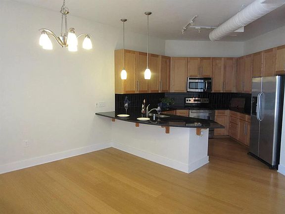 4th image of 535 S Upper St Unit 408