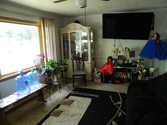 3rd image of 4132 Crosby St